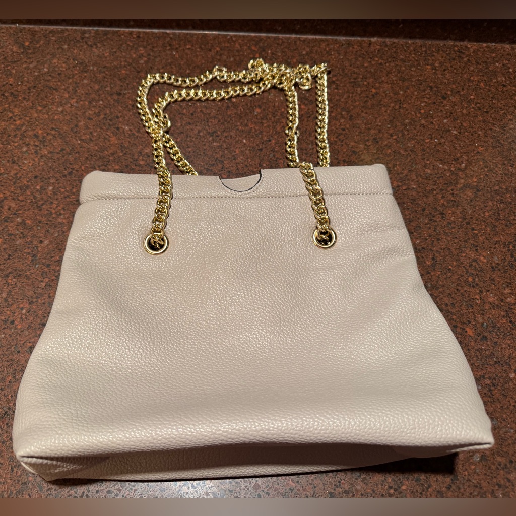 Elegant Chain Strap Handbag Jen And Co Brand